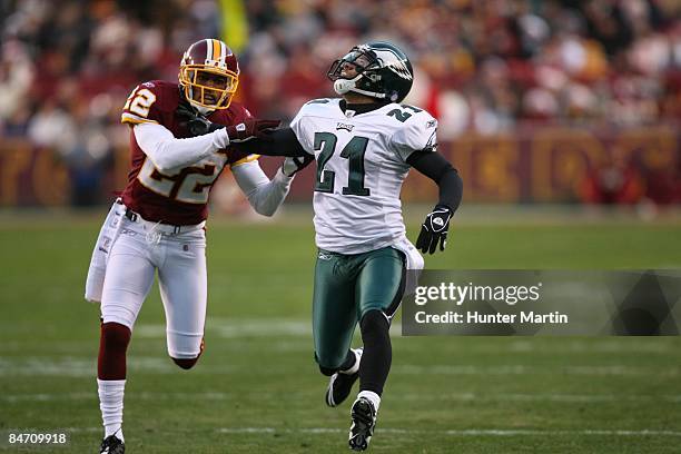 Defensive back Joselio Hanson of the Philadelphia Eagles runs down field on special teams coverage as cornerback Carlos Rogers of the Washington...