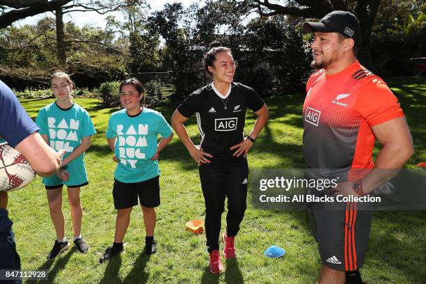 Theresa Fitzpatrick of the Black Ferns and Kane Hames of the All Blacks train with children during a meet and greet with the Governor General at...