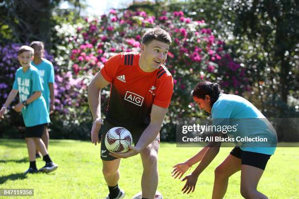 Beauden Barrett of the All Blacks trains with students during a meet and greet with the Governor General at Government House on September 15, 2017 in...