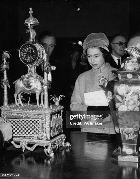 Queen First Using Clock 1,695 Elizabeth Clock Stock Photos, High-Res Pictures, and Images ...