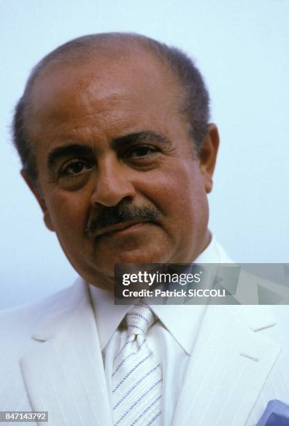 Homme d'affaires saoudien Adnan Khashhogi est fait citoyen d'honneur de la ville d'Antibes le 16 juillet 1985 a Antibes, France.