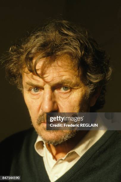 Heinz Bennent, acteur allemand de cinema et de theatre chez lui le 5 decembre 1985 a Paris, France.