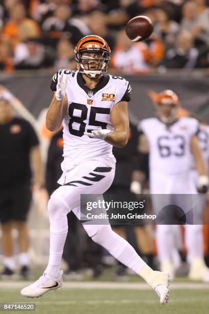 Tyler Eifert of the Cincinnati Bengals makes a catch against the Houston Texans during the first half at Paul Brown Stadium on September 14, 2017 in...