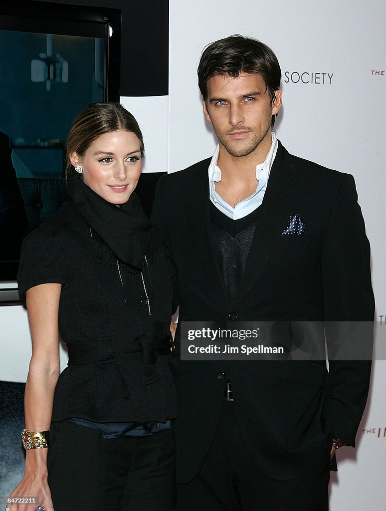 The Cinema Society and Angel by Thierry Mugler Host a Screening of "The International" - Outside Arrivals