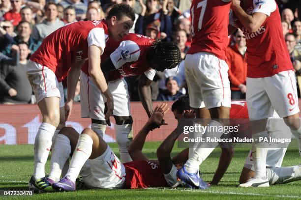 Arsenal O2 Walcott 1,430 Rebecca Arsenal Photos & High Res Pictures - Getty Images