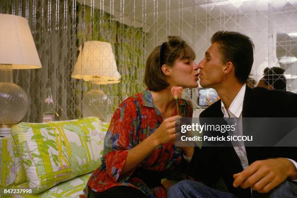 Ivan Lendl et Samantha Frankel fetent la victoire de Lendl au tournoi de Monte Carlo le 24 avril 1988 a Monaco.