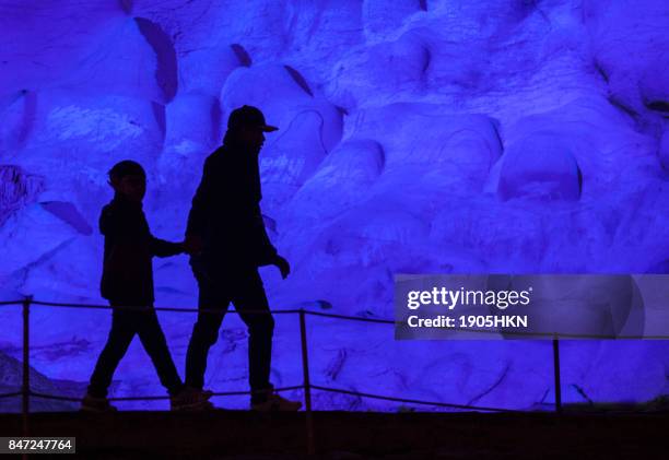 thien duong cave (paradise cave) in phong nha-ke bang - thien duong cave stock pictures, royalty-free photos & images