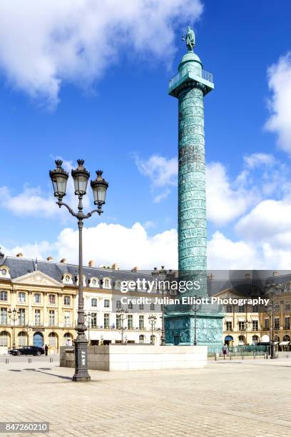 place vendome in central paris, france. - plaza vendome fotografías e imágenes de stock