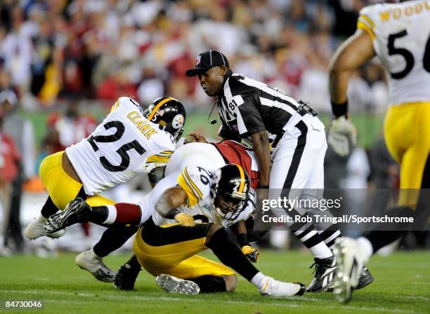 Umpire Roy Ellison gets in the way during a play in a game between the Pittsburgh Steelers and the Arizona Cardinals during Super Bowl XLIII on...