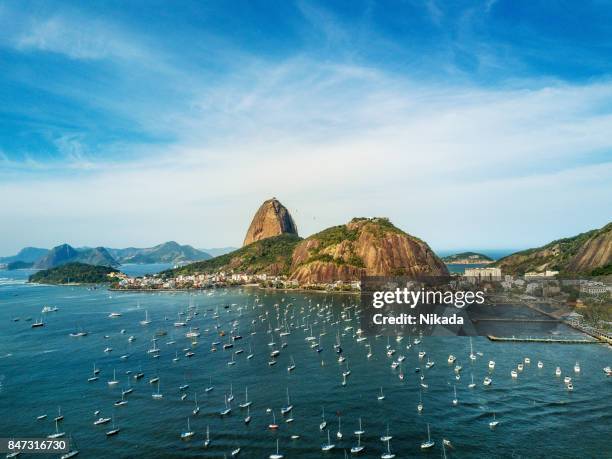 montaña de sugarloaf en rio de janeiro, brasil - estado de río de janeiro fotografías e imágenes de stock