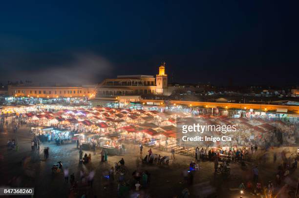 busy square at night - marokko marrakesh stock-fotos und bilder