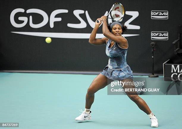 Serena Williams hits a return to her Czech Iveta Benesova during their 17th WTA French Open tennis match on February 11, 2009 in Paris. AFP PHOTO /...