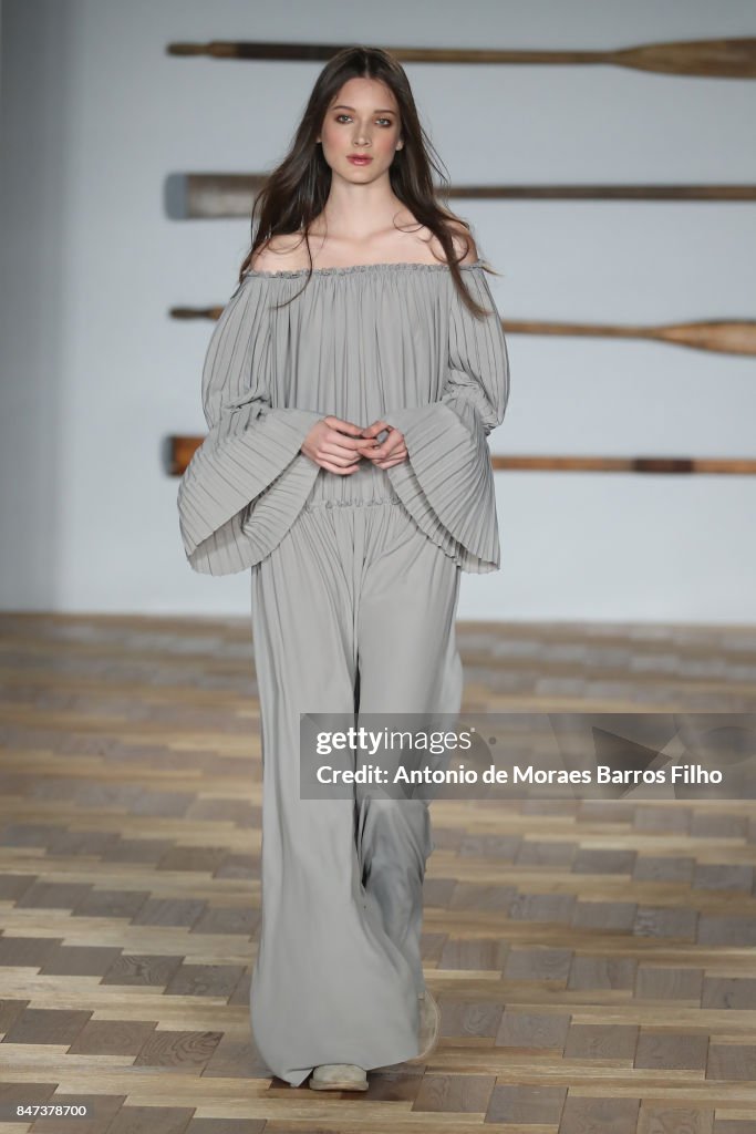 DAKS - Runway - LFW September 2017