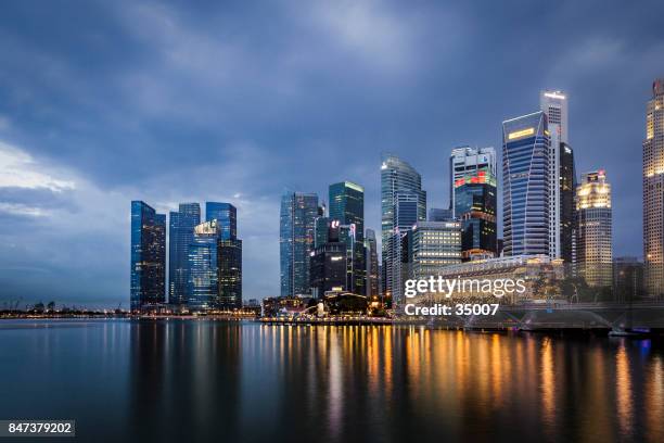 singapore city skyline - merlion park stock pictures, royalty-free photos & images