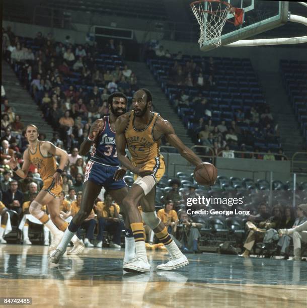 Golden State Warriors Nate Thurmond in action vs Philadelphia 76ers. Oakland, CA CREDIT: George Long