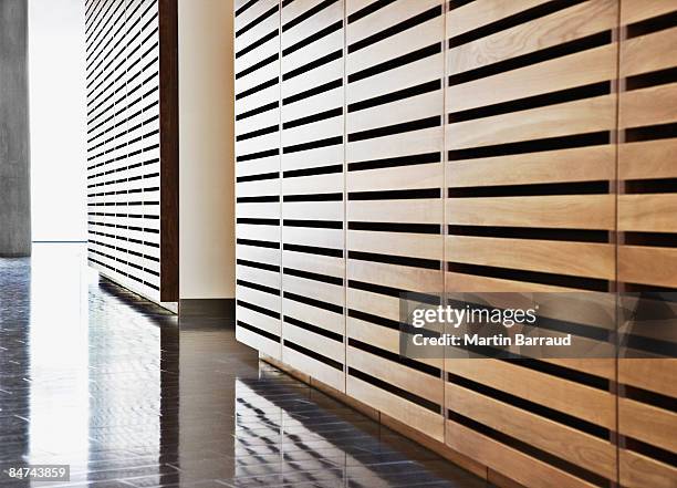 oficina moderna zona - característica de edificio fotografías e imágenes de stock