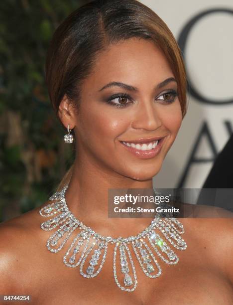 Beyonce arrives at The 66th Annual Golden Globe Awards at The Beverly Hilton Hotel on January 11, 2009 in Hollywood, California.