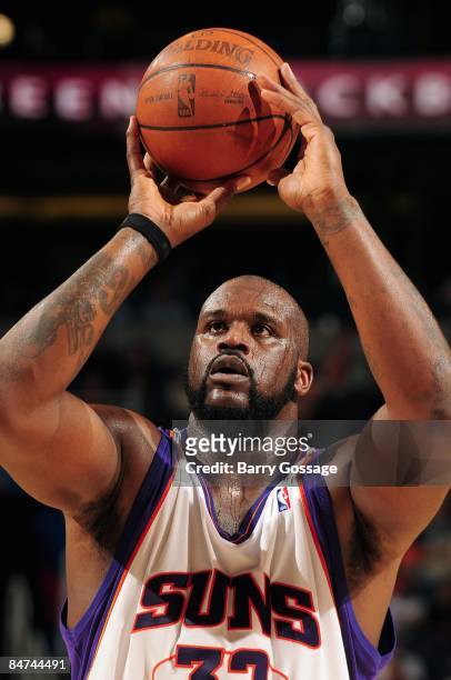 Shaquille O'Neal of the Phoenix Suns shoots a free throw during the game against the Sacramento Kings on February 2, 2009 at US Airways Center in...
