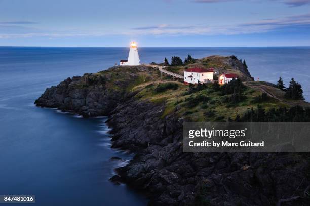 swallowtail lighthouse at dusk, grand manan, new brunswick, canada - bay of fundy stockfoto's en -beelden