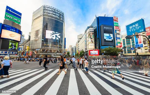 pedestrians are running through the street at shibuya crossing - shibuya crossing stock pictures, royalty-free photos & images