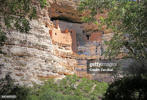cliff dwelling - montezuma castle national monument in camp verde, arizona, usa - montezuma castle stockfoto's en -beelden