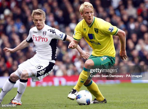 Fulham's Damien Duff and Norwich City's Zak Whitbread during the Barclays Premier League match at Craven Cottage, London.