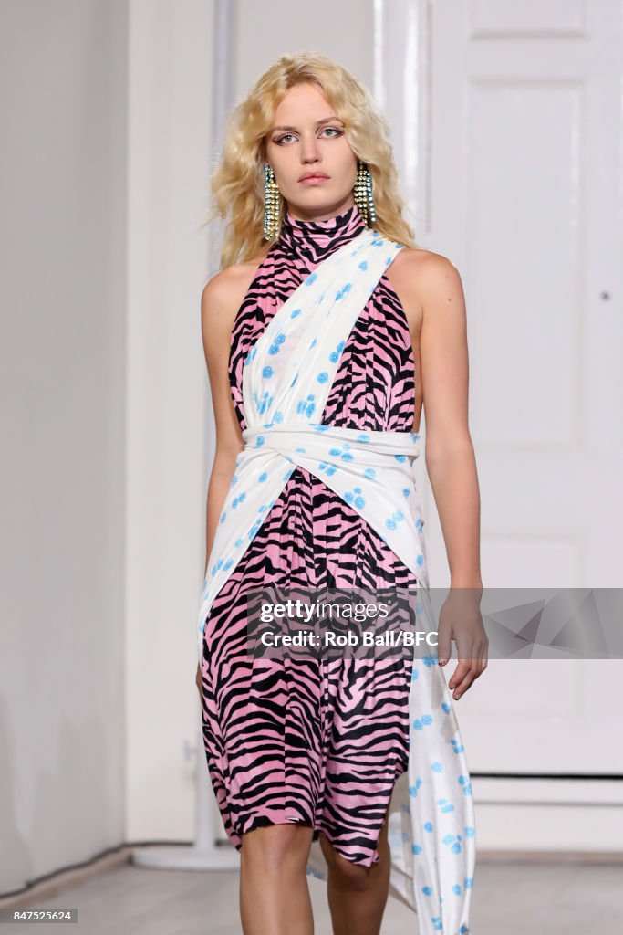 Ashley Williams - Runway - LFW September 2017