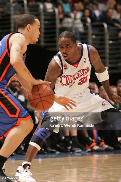 Ricky Davis of the Los Angeles Clippers plays defense during a game against the New York Knicks at Staples Center on February 11, 2009 in Los...