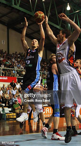 Phil Jones of the Breakers shoots for goal during the round 22 NBL match between the New Zealand Taipans and the Cairns Taipans at the North Shore...