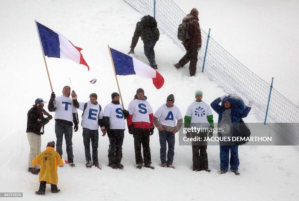 Supporters of France's Tessa Worley  che