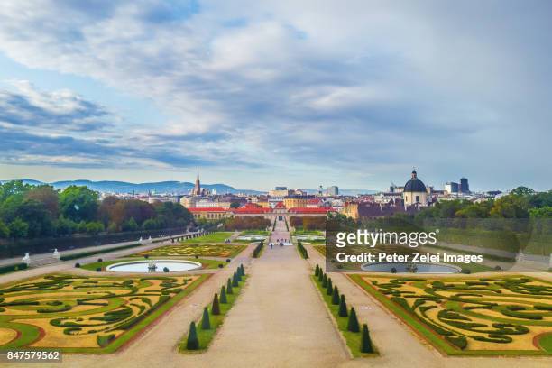 the public park belvedere in vienna - belvedere palace vienna imagens e fotografias de stock