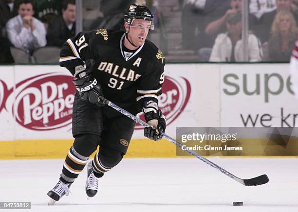 Brad Richards of the Dallas Stars looks to pass to a teammate against the Phoenix Coyotes on February 11, 2009 at the American Airlines Center in...