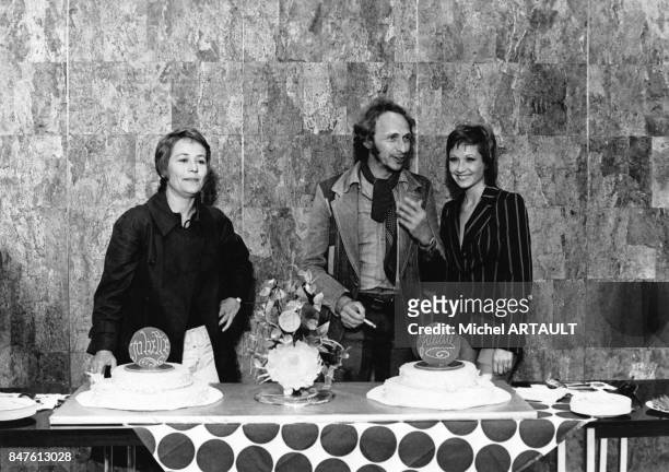 Annie Girardot fete son 50e film sur le tournage de Juliette et Juliette realise par Remo Forlani avec ses partenaires Pierre Richard et Marlene...