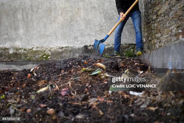 Members of La Tricyclerie association supply a compost with organic wastes collected from restaurants and companies, on September 11, 2017 in Nantes,...