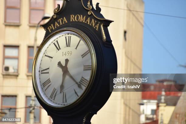 praça romana - cruzamento de tráfego em bucareste romênia. - rumania - fotografias e filmes do acervo