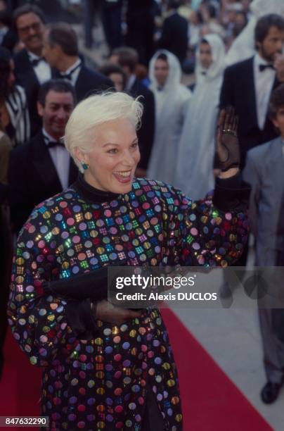 Bernadette Lafont arrive a la soiree Lawrence d'Arabie au Festival de Cannes le 10 mai 1989 a Canes, France.