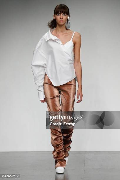 Paula Knorr - Runway - LFW September 2017, Photo d'actualité