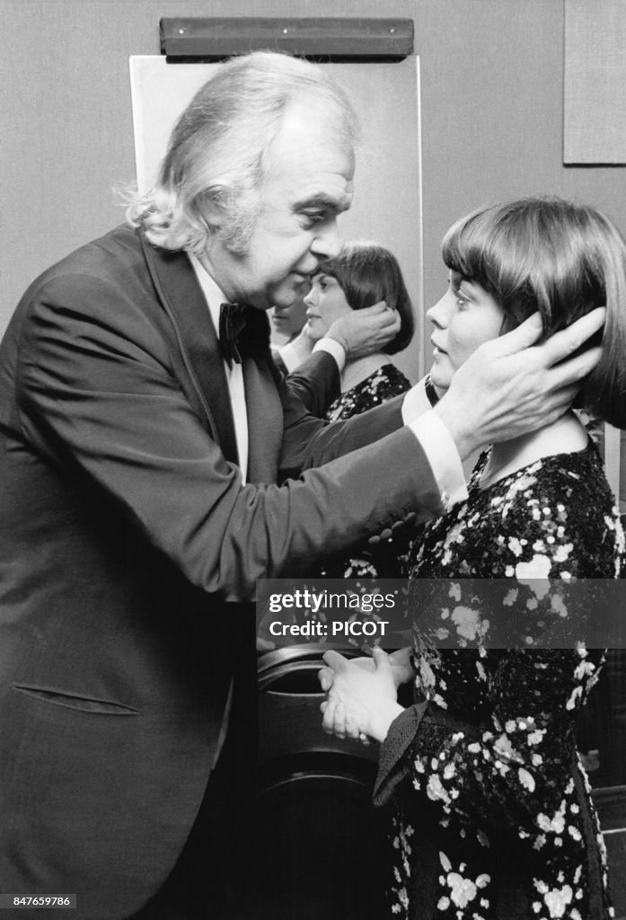 Mireille Mathieu avec son impresario Johnny Stark les soir de la ...