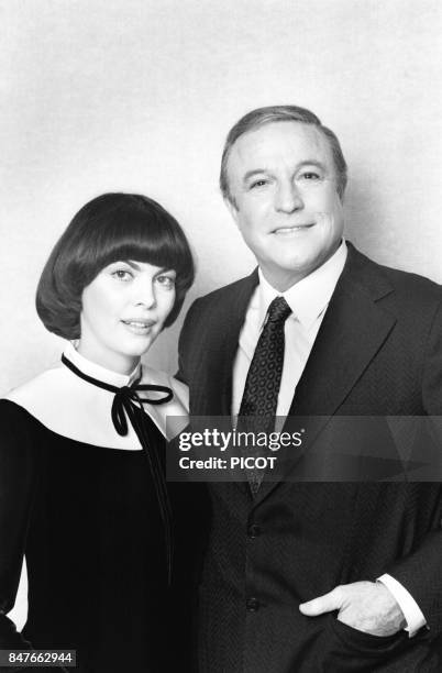 Mireille Mathieu avec l'acteur chanteur Gene Kelly lors de sa venue en France en octobre 1980 a Paris, France.