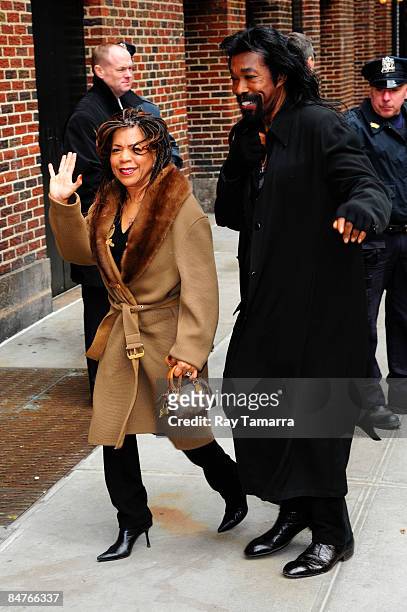 Musicians Valerie Simpson and Nickolas Ashford visit the "Late Show with David Letterman" at the Ed Sullivan Theater on February 12, 2009 in New York...