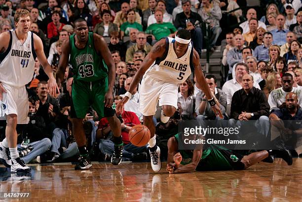 Josh Howard of the Dallas Mavericks makes a steal and gets out on the break against Rajon Rondo of the Boston Celtics on February 12, 2009 at the...
