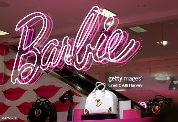 20 fotos e imágenes de Barbie Logo - Getty Images