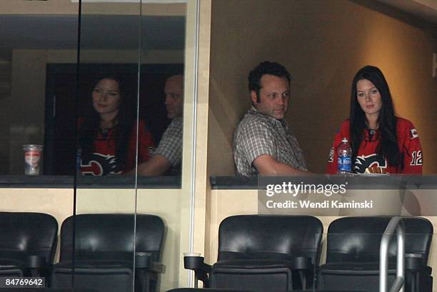 Actor Vince Vaughn and girlfriend Kyla Weber watch a game between the Calgary Flames and the Los Angeles Kings on February 12, 2009 at Staples Center...