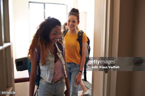 young women with backpacks, walking on isle of youth hostel - friends at the door stock pictures, royalty-free photos & images