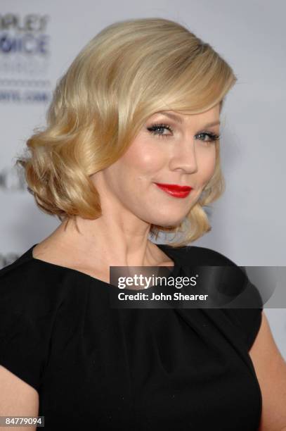 Actress Jennie Garth arrives at the 35th Annual People's Choice Awards held at the Shrine Auditorium on January 7, 2009 in Los Angeles, California.