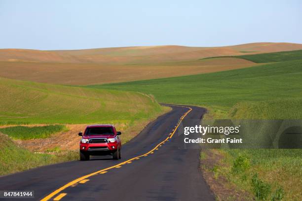 view of infinity roadway in countryside. - red grant stock-fotos und bilder