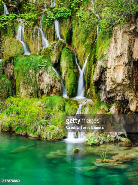 waterfalls in the parco nazionale dei laghi di plitvice - nationalpark plitvicer seen stock-fotos und bilder