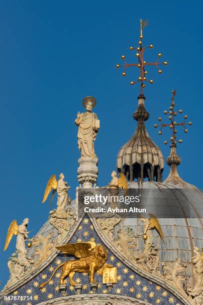 st. mark's cathedral (basilica di san marco) at st. mark's square against blue sky, venice,veneto, italy - basilica di san marco 個照片及圖片檔