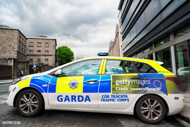 garda police car at pearse street garda station in dublin, ireland - garda ireland stock pictures, royalty-free photos & images