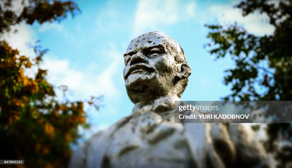 RUSSIA-HISTORY-MONUMENT-LENIN